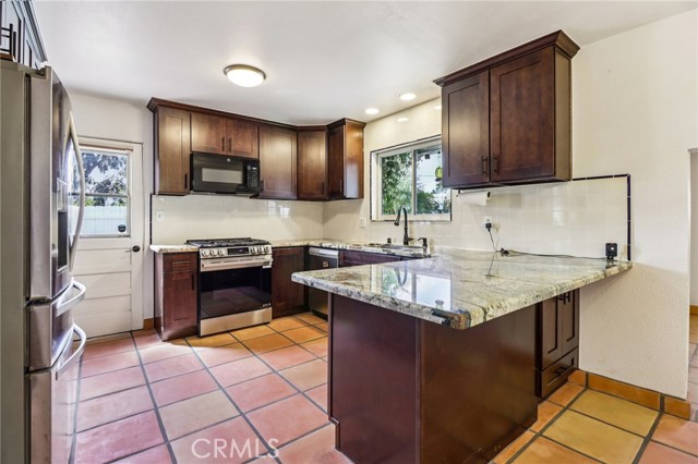 Detail Gallery Image 11 of 48 For 7108 Werner St, San Diego,  CA 92122 - 3 Beds | 2 Baths