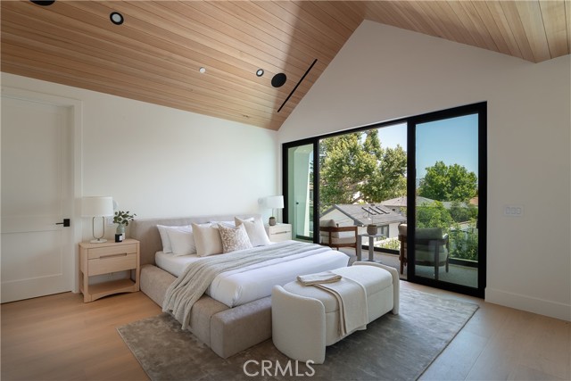 Detail Gallery Image 16 of 39 For 4936 Strohm Ave, Toluca Lake,  CA 91601 - 6 Beds | 6/1 Baths