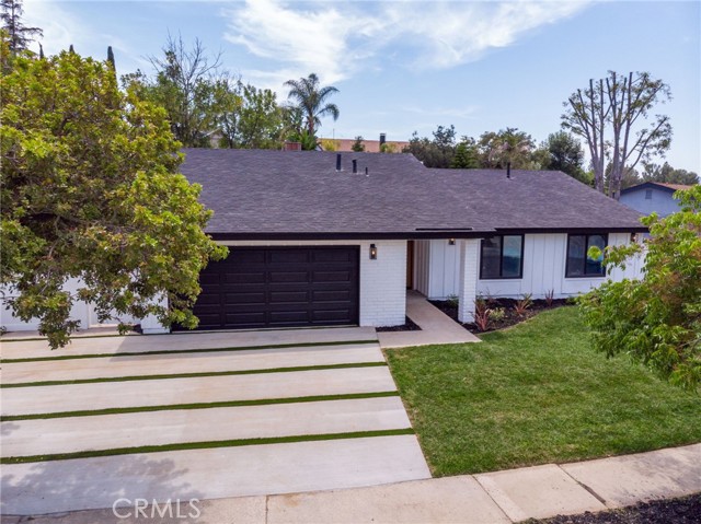 876 Ballina Court, Newbury Park CA: https://media.crmls.org/medias/dcbf02a3-bbf2-42fe-ba3f-db285a69333a.jpg