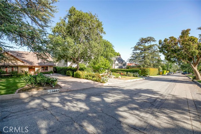 1558 Hillcrest Avenue, Glendale CA: https://media.crmls.org/medias/dcc003b9-c482-4ce6-a203-ef792afff0c3.jpg