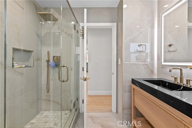 6832 Cantaloupe Avenue, Van Nuys CA: https://media.crmls.org/medias/dcc0e8d3-f059-4853-af52-0ca81b3c7552.jpg
