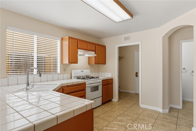 Detail Gallery Image 14 of 37 For 9609 Salinger, Bakersfield,  CA 93311 - 3 Beds | 2/1 Baths