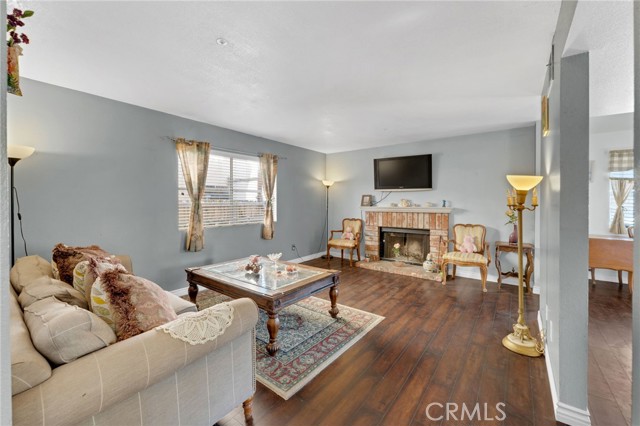 365 E Vodden Street, Rialto CA: https://media.crmls.org/medias/dcc15ea0-7d1a-46d8-a081-8dfcc0345f42.jpg