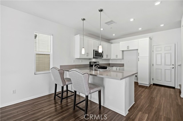 Detail Gallery Image 5 of 34 For 335 Carson Ct, Rialto,  CA 92376 - 3 Beds | 2/1 Baths