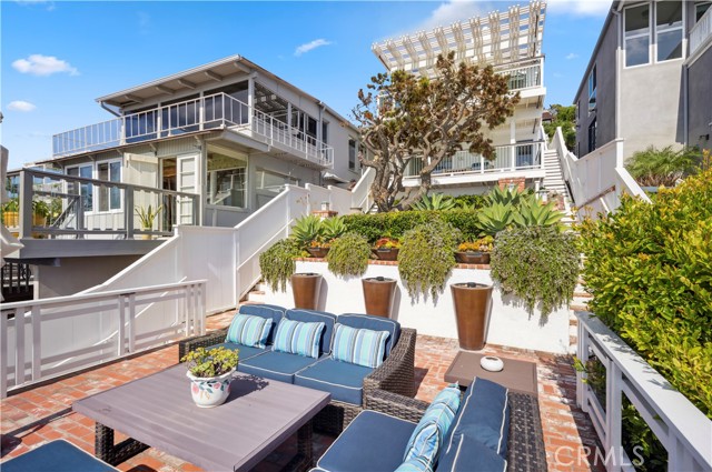 32086 Coast Highway, Laguna Beach CA: https://media.crmls.org/medias/dcc35274-9109-4e03-a371-9766e978345d.jpg