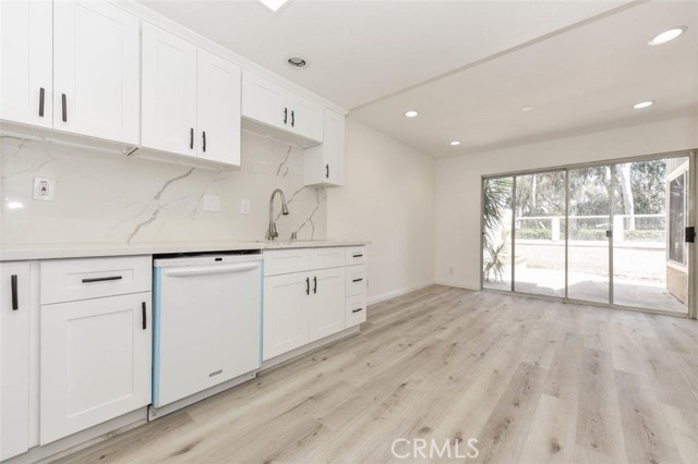 Detail Gallery Image 4 of 36 For 143 Stanford Ct #36,  Irvine,  CA 92612 - 2 Beds | 2/1 Baths