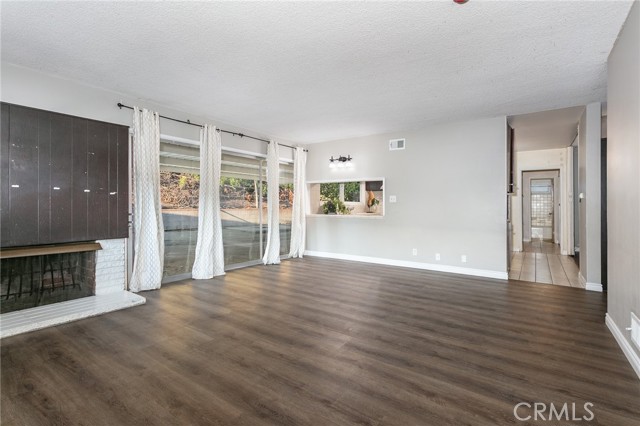 991 Glenview Terrace photo 11
