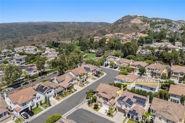 1 Country Walk Drive, Aliso Viejo CA: https://media.crmls.org/medias/dcc4801b-ac76-41a4-9910-33ede4b982ee.jpg