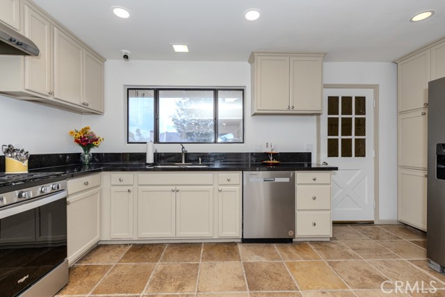 Detail Gallery Image 28 of 55 For 2309 E Sycamore St, Anaheim,  CA 92806 - 4 Beds | 2 Baths