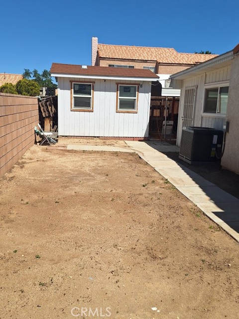 Detail Gallery Image 12 of 18 For 12415 5th Ave, Victorville,  CA 92395 - 3 Beds | 2 Baths