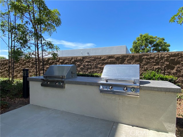 2312 Synergy, Irvine CA: https://media.crmls.org/medias/dcc623a9-1695-4d5b-8d32-e8a36a928bd2.jpg