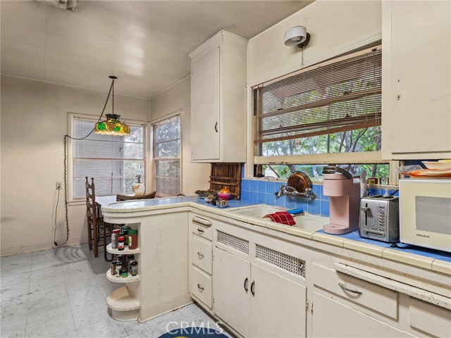 Detail Gallery Image 10 of 46 For 441 Dartmouth Rd, Burbank,  CA 91504 - 3 Beds | 2 Baths