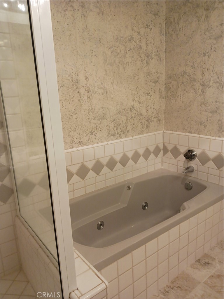 https://media.crmls.org/medias/dcc73ea4-2215-47c5-803a-60e05ec0b3bf.jpg?preset=X-Large