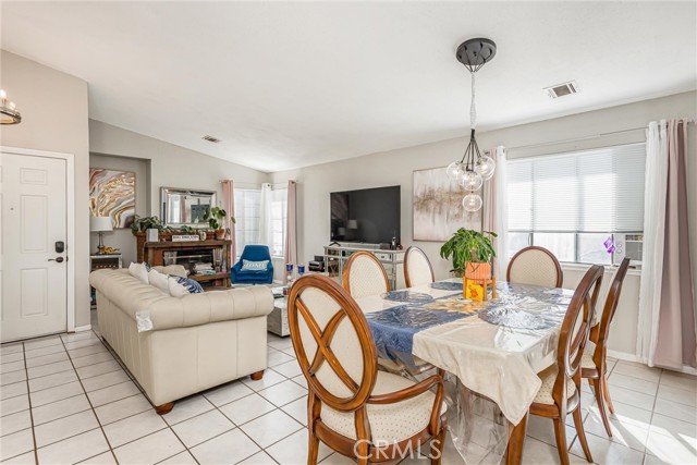 Detail Gallery Image 9 of 35 For 16422 Tolowa, Apple Valley,  CA 92307 - 3 Beds | 2 Baths