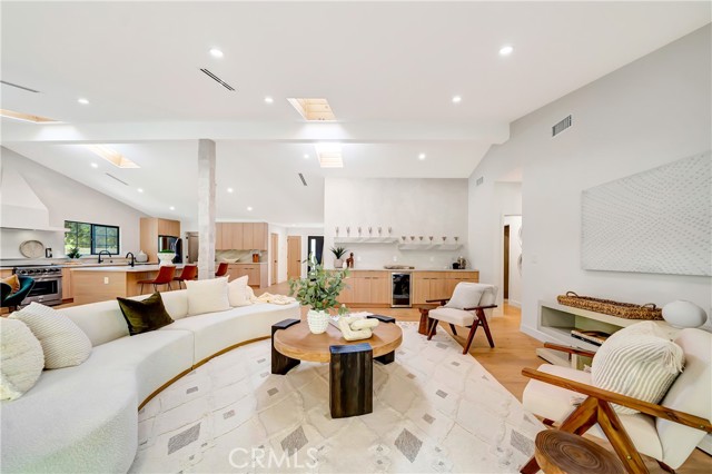 5534 Pattilar Avenue, Woodland Hills CA: https://media.crmls.org/medias/dcc7f679-eec6-4b3f-ba87-144893f0404e.jpg