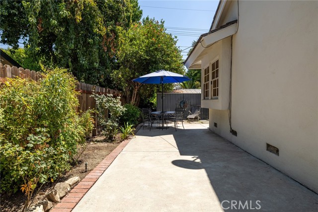 23856 Aetna Street, Woodland Hills CA: https://media.crmls.org/medias/dcc944ff-5369-400d-a34a-e395628de005.jpg