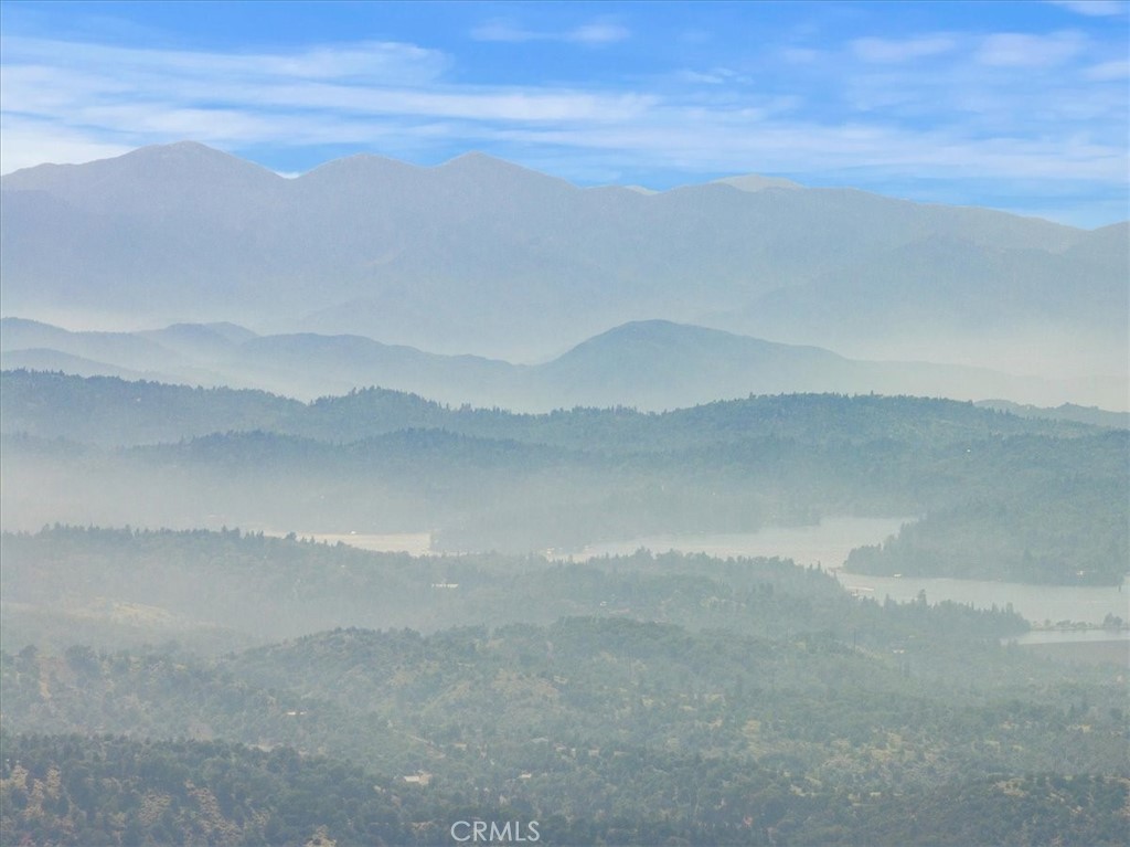 https://media.crmls.org/medias/dcc9b468-dce4-44e2-abec-acccd940d86f.jpg?preset=X-Large