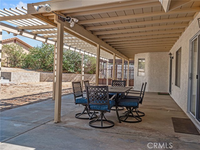 18668 Kamana Road, Apple Valley CA: https://media.crmls.org/medias/dccb3ec5-07be-4e40-8dac-7b89e6af091c.jpg