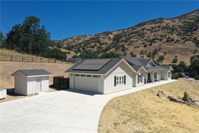 Detail Gallery Image 4 of 66 For 25904 Bear Valley, Tehachapi,  CA 93561 - 3 Beds | 2/1 Baths
