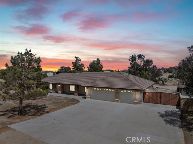 Detail Gallery Image 1 of 43 For 9153 Kittering Rd, Oak Hills,  CA 92344 - 4 Beds | 2 Baths