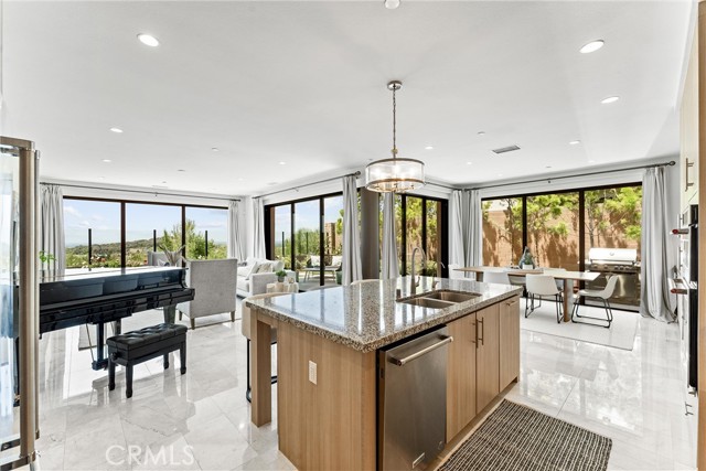 Detail Gallery Image 7 of 60 For 147 Oceano, Irvine,  CA 92602 - 3 Beds | 2/1 Baths