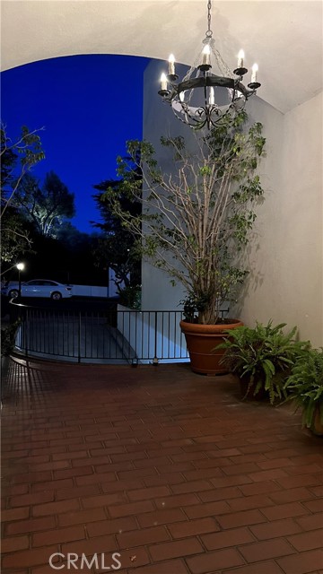 Detail Gallery Image 16 of 18 For 1745 Selby Ave #5,  Los Angeles,  CA 90024 - 2 Beds | 3 Baths