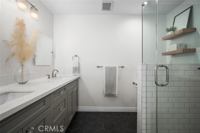 226 Grand, Long Beach CA: https://media.crmls.org/medias/dccd80f3-2ffa-4a8a-886d-2f80aca0a96c.jpg