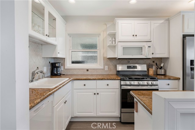 Detail Gallery Image 11 of 54 For 1003 Seal Way, Seal Beach,  CA 90740 - 6 Beds | 4 Baths