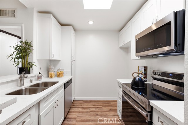 Detail Gallery Image 4 of 30 For 4260 via Arbolada #304,  Los Angeles,  CA 90720 - 1 Beds | 1 Baths
