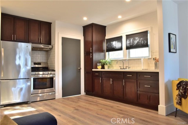 Detail Gallery Image 5 of 21 For 908 - 910 Victoria Ave, Venice,  CA 90291 - – Beds | – Baths