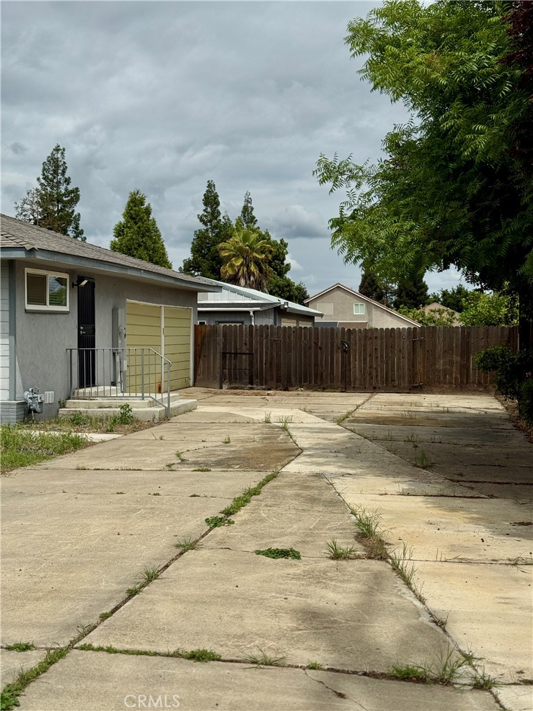 https://media.crmls.org/medias/dccf9b31-52f6-4cb4-b652-bdcc6073aae1.jpg?preset=X-Large