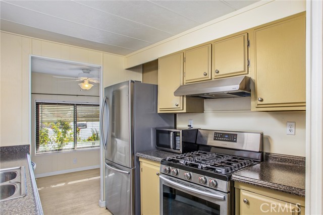 Detail Gallery Image 11 of 27 For 240 San Carlos Dr, Hemet,  CA 92543 - 2 Beds | 1 Baths