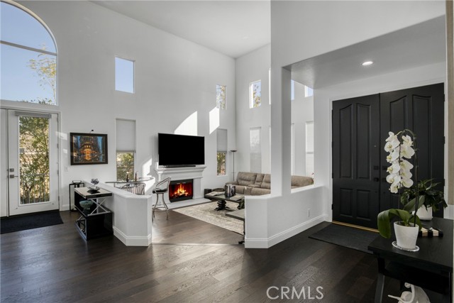 Detail Gallery Image 4 of 44 For 7439 Dorie Dr, West Hills,  CA 91307 - 5 Beds | 5 Baths