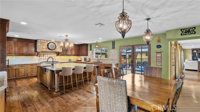 24604 Apple Street, Newhall CA: https://media.crmls.org/medias/dcd0d1be-d814-487d-ba08-e94cb8dd0ab2.jpg