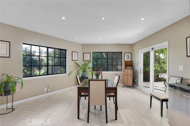 5187 Llano Drive, Woodland Hills CA: https://media.crmls.org/medias/dcd13efa-d3ef-4382-8ad4-e5d292caef61.jpg