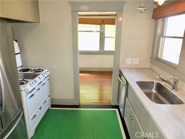 Detail Gallery Image 13 of 24 For 353 Newport Ave, Long Beach,  CA 90814 - 2 Beds | 1 Baths