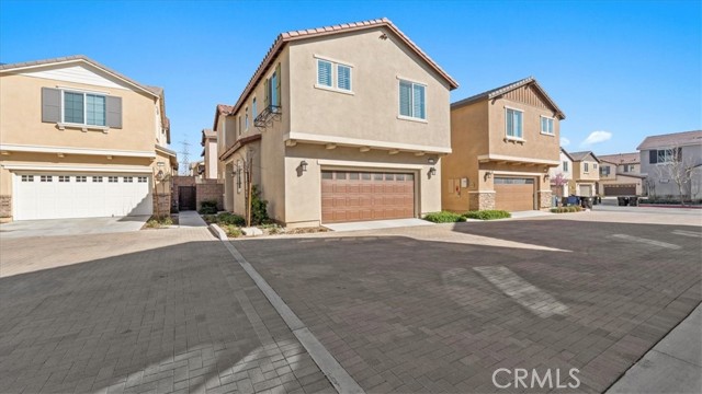 Detail Gallery Image 2 of 31 For 16154 Lozano Street #7,  Fontana,  CA 92336 - 3 Beds | 2/1 Baths