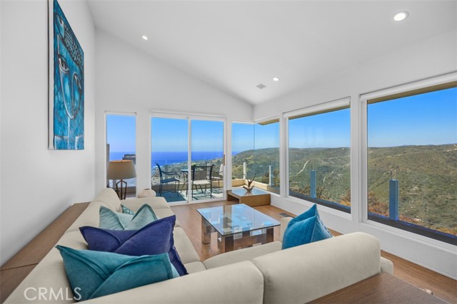 Detail Gallery Image 9 of 23 For 1415 Skyline Drive, Laguna Beach,  CA 92651 - 3 Beds | 4 Baths