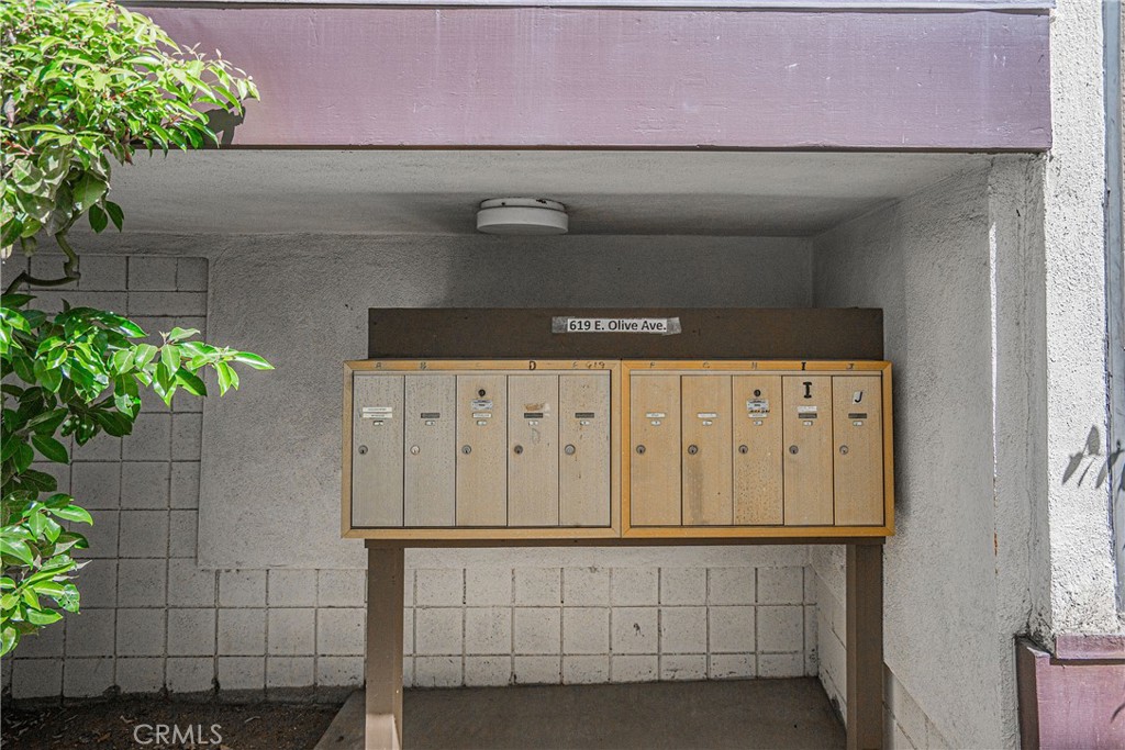 https://media.crmls.org/medias/dcd50a73-dcb8-49f0-b740-7bfd74fd420a.jpg?preset=X-Large