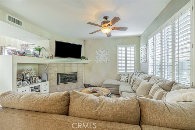 Detail Gallery Image 13 of 59 For 24345 Caladium, Valencia,  CA 91354 - 3 Beds | 2/1 Baths