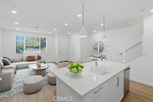 Detail Gallery Image 11 of 33 For 2378 Channel Drive #103,  Ventura,  CA 93003 - 3 Beds | 2/1 Baths