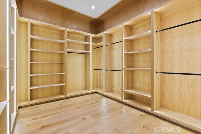 5727 Cahill Avenue, Tarzana CA: https://media.crmls.org/medias/dcd66445-7fcb-47cf-b192-916bdb827359.jpg
