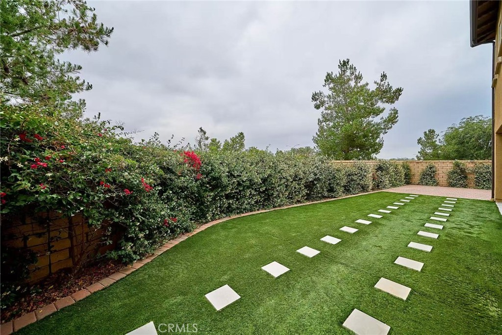 https://media.crmls.org/medias/dcd6b065-a07b-4797-867c-4b339c8bd392.jpg?preset=X-Large