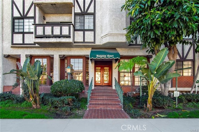 Detail Gallery Image 2 of 37 For 17914 Magnolia Bld #127,  Encino,  CA 91316 - 2 Beds | 2 Baths