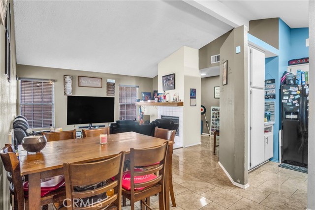 1137 Express Circle, Colton CA: https://media.crmls.org/medias/dcd829bf-febc-4762-902d-0f20e25494c0.jpg