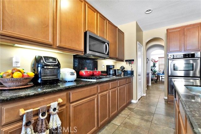 Detail Gallery Image 16 of 50 For 12025 Sweet Grass Cir, Apple Valley,  CA 92308 - 6 Beds | 4/1 Baths