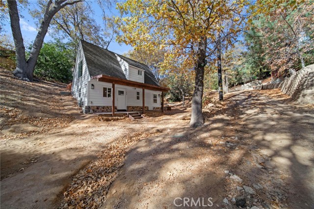 180 Glen Avon Dr, Cedar Glen, CA 92407