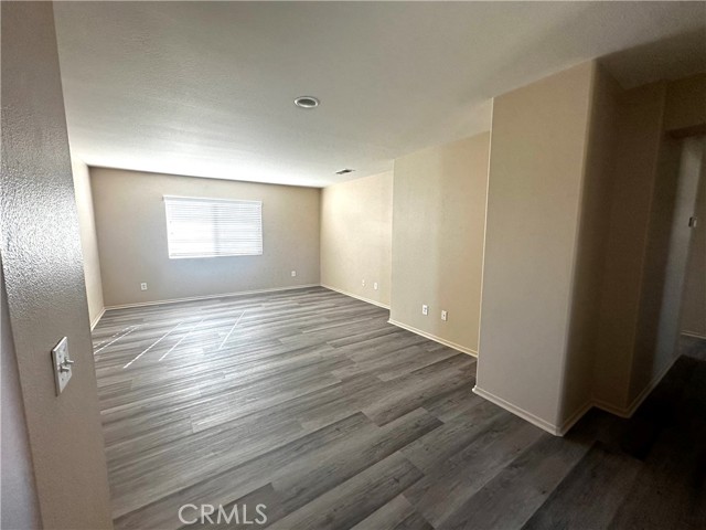 Detail Gallery Image 11 of 23 For 14711 Hondo Dr, Victorville,  CA 92394 - 4 Beds | 2/1 Baths