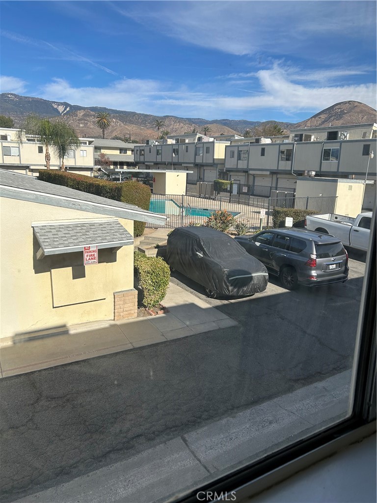 https://media.crmls.org/medias/dcd96530-4293-4543-bbab-73e026815bed.jpg?preset=X-Large