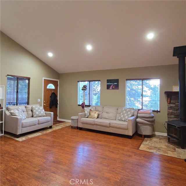 31662 Panorama Drive, Running Springs CA: https://media.crmls.org/medias/dcdac62e-3d03-443d-b995-8528ce3a29d9.jpg